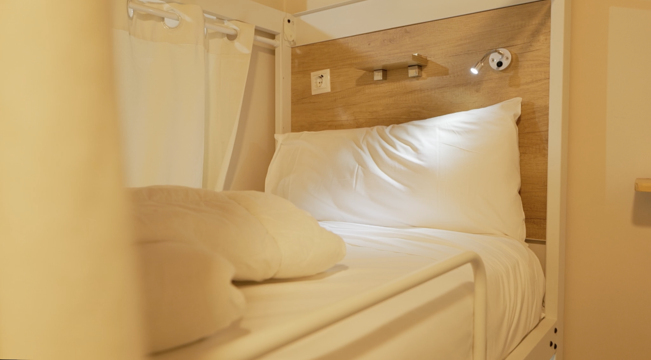 4u hostel granada litera habitación mixta