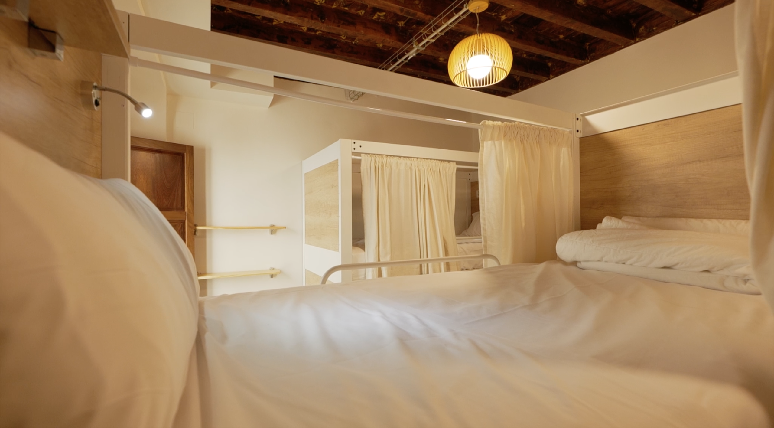 literas femenina 4u hostel granada